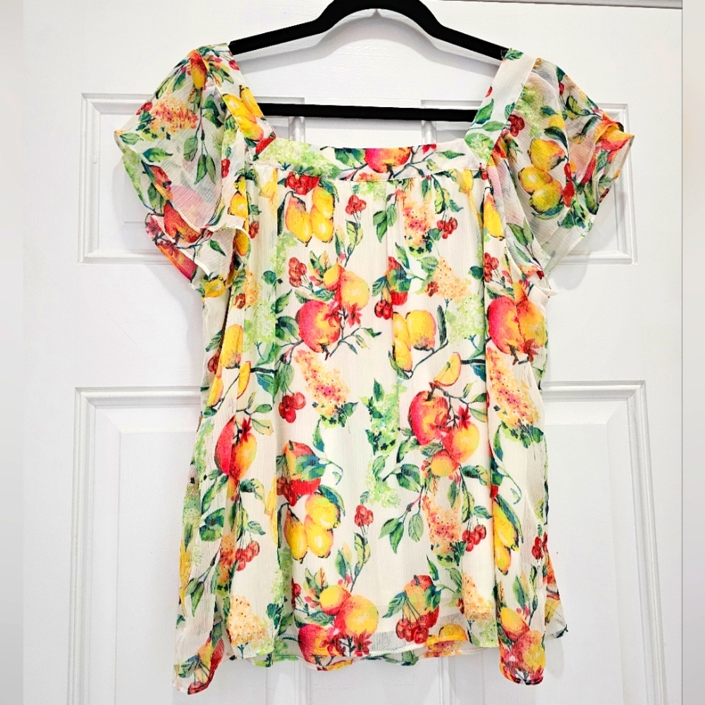 NWOT Lauren Conrad Size M Shirt with beautiful layered sleeves